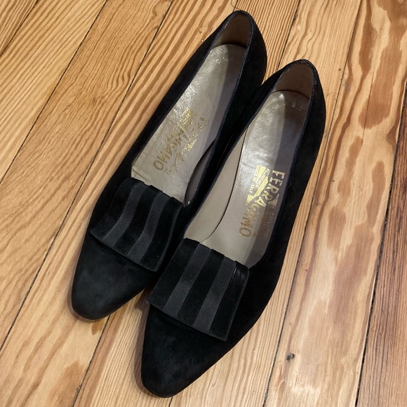 Vintage Ferragamo Black Suede and Grosgrain Pumps Dark Academia Perfection 8 AA - Picture 8 of 9